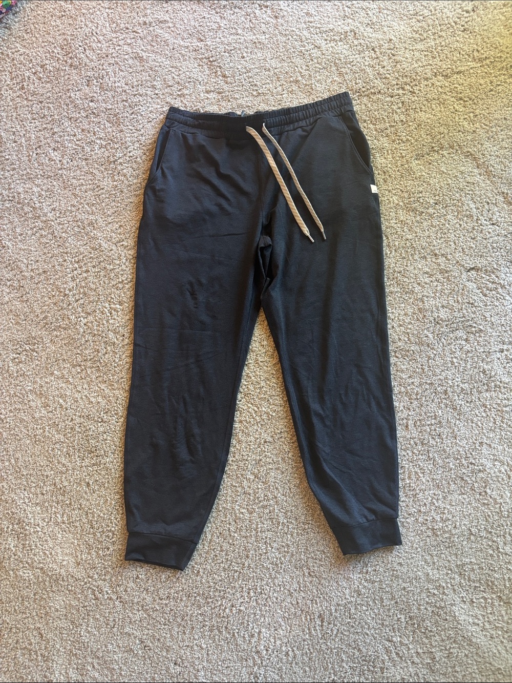 Heathered Black Drawstring Vuori Performance Jogger Pants